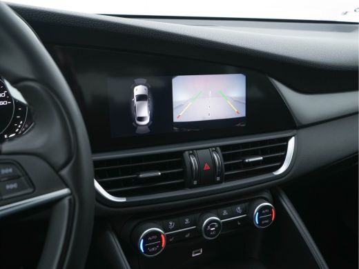 Alfa Romeo Giulia 2.0T B-Tech (INCL-BTW) Aut. *LUXURY-LEATHER | XENON | ADAPTIVE-CRUISE | MEMORY-PACK | HEATED-SPOR... ActivLease financial lease