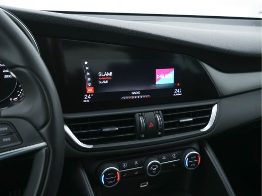 Alfa Romeo Giulia 2.0T B-Tech (INCL-BTW) Aut. *LUXURY-LEATHER | XENON | ADAPTIVE-CRUISE | MEMORY-PACK | HEATED-SPOR... ActivLease financial lease