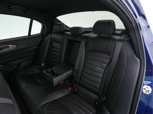 Alfa Romeo Giulia 2.0T B-Tech (INCL-BTW) Aut. *LUXURY-LEATHER | XENON | ADAPTIVE-CRUISE | MEMORY-PACK | HEATED-SPOR... ActivLease financial lease