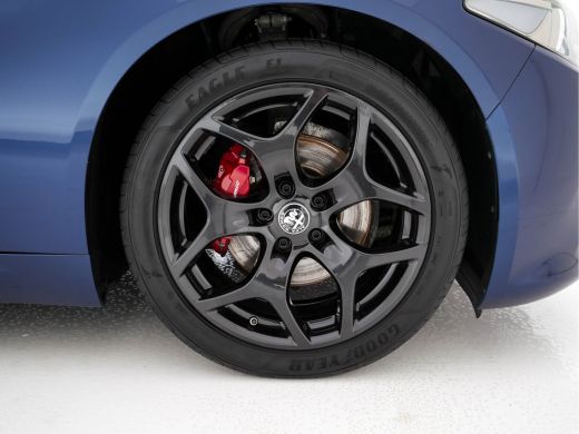 Alfa Romeo Giulia 2.0T B-Tech (INCL-BTW) Aut. *LUXURY-LEATHER | XENON | ADAPTIVE-CRUISE | MEMORY-PACK | HEATED-SPOR... ActivLease financial lease