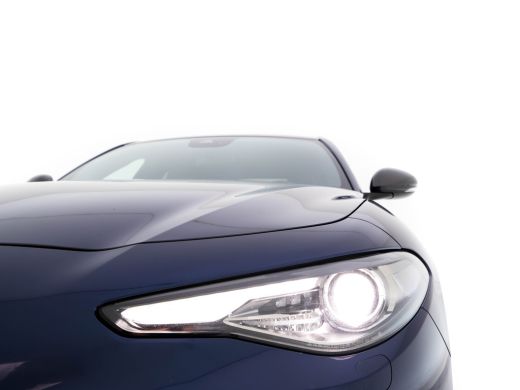 Alfa Romeo Giulia 2.0T B-Tech (INCL-BTW) Aut. *LUXURY-LEATHER | XENON | ADAPTIVE-CRUISE | MEMORY-PACK | HEATED-SPOR... ActivLease financial lease