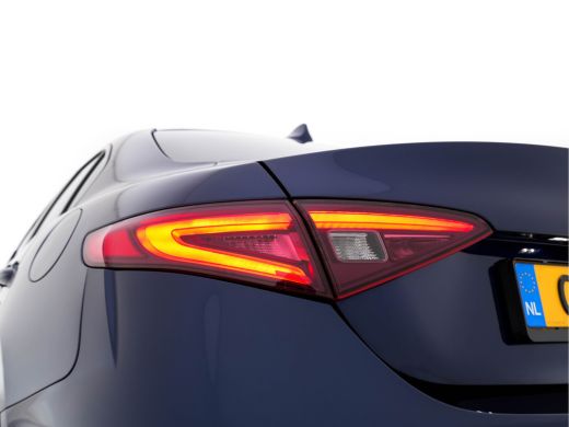 Alfa Romeo Giulia 2.0T B-Tech (INCL-BTW) Aut. *LUXURY-LEATHER | XENON | ADAPTIVE-CRUISE | MEMORY-PACK | HEATED-SPOR... ActivLease financial lease