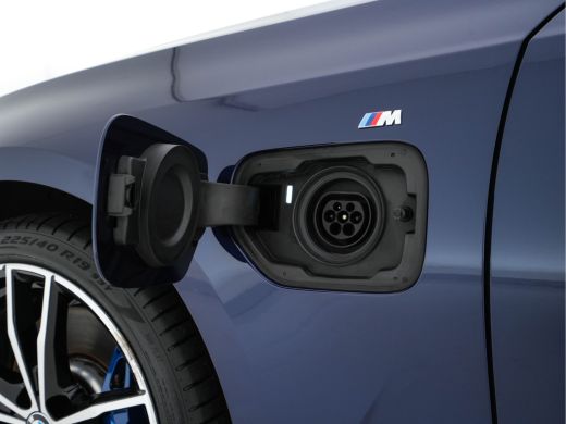 BMW 3 Serie 330e eDrive M-Sportpack Edition Plug-In (INCL-BTW) *LUXURY-LEATHER | FULL-LED | HEATED-SPORTSEATS... ActivLease financial lease