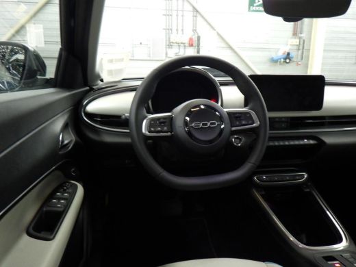 Fiat 600 La Prima 54 kWh 156pk | Vol-Leder | Adaptive Cruise | Massage | Elektr. Achterklep | Achteruitrij... ActivLease financial lease