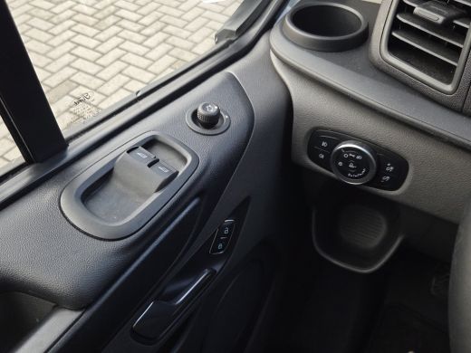 Ford Transit Custom 300 Trend L2 130pk | Lage kilometerstand! | Parkeersensoren voor en achter | DAB ActivLease financial lease