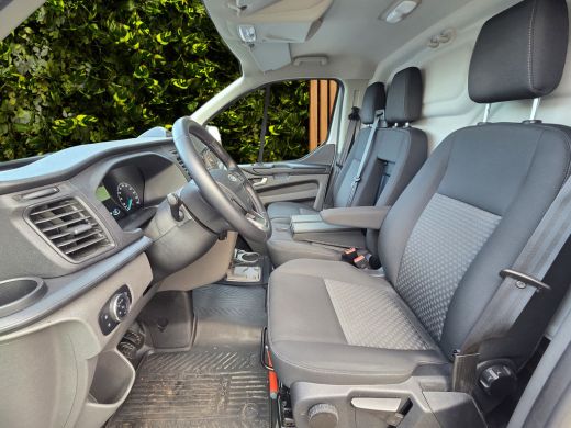 Ford Transit Custom 300 Trend L2 130pk | Lage kilometerstand! | Parkeersensoren voor en achter | DAB ActivLease financial lease