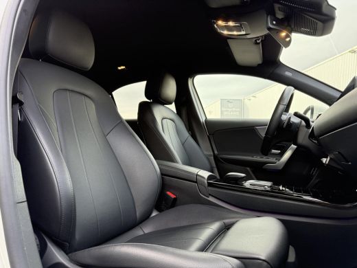 Mercedes-Benz A-Klasse 180 Luxury Line Aut. | Navi | Camera | Trekhaak ActivLease financial lease