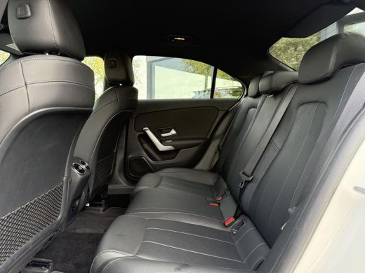 Mercedes-Benz A-Klasse 180 Luxury Line Aut. | Navi | Camera | Trekhaak ActivLease financial lease