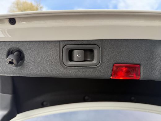 Mercedes-Benz A-Klasse 180 Luxury Line Aut. | Navi | Camera | Trekhaak ActivLease financial lease