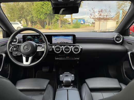 Mercedes-Benz A-Klasse 180 Luxury Line Aut. | Navi | Camera | Trekhaak ActivLease financial lease