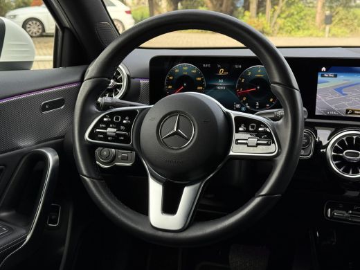 Mercedes-Benz A-Klasse 180 Luxury Line Aut. | Navi | Camera | Trekhaak ActivLease financial lease