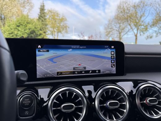 Mercedes-Benz A-Klasse 180 Luxury Line Aut. | Navi | Camera | Trekhaak ActivLease financial lease