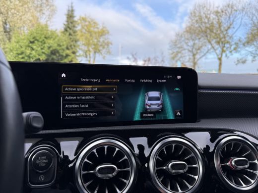 Mercedes-Benz A-Klasse 180 Luxury Line Aut. | Navi | Camera | Trekhaak ActivLease financial lease