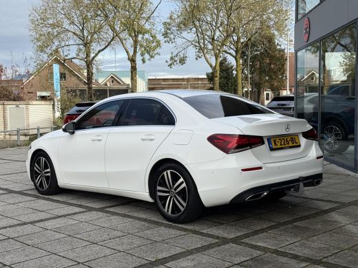 Mercedes-Benz A-Klasse 180 Luxury Line Aut. | Navi | Camera | Trekhaak ActivLease financial lease