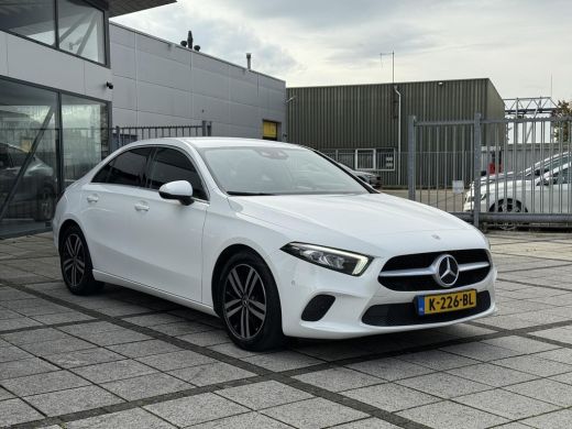 Mercedes-Benz A-Klasse 180 Luxury Line Aut. | Navi | Camera | Trekhaak ActivLease financial lease