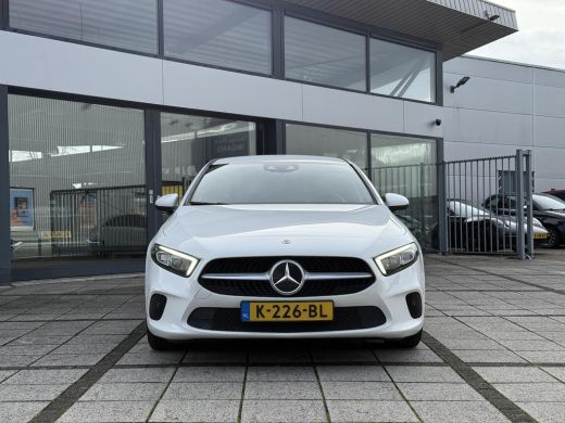 Mercedes-Benz A-Klasse 180 Luxury Line Aut. | Navi | Camera | Trekhaak ActivLease financial lease