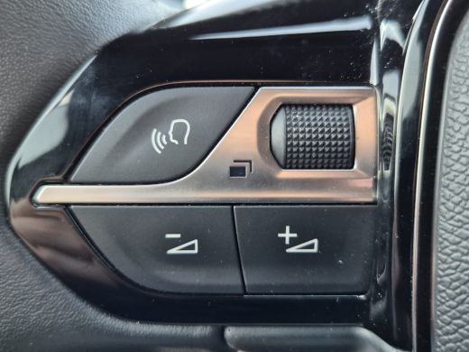 Peugeot 2008 1.2 Hybrid 136PK Allure Automaat | Draadloze Apple Carplay / Android Auto | 17" Licht Metalen Vel... ActivLease financial lease