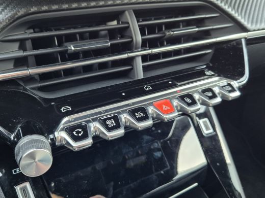 Peugeot 2008 1.2 Hybrid 136PK Allure Automaat | Draadloze Apple Carplay / Android Auto | 17" Licht Metalen Vel... ActivLease financial lease