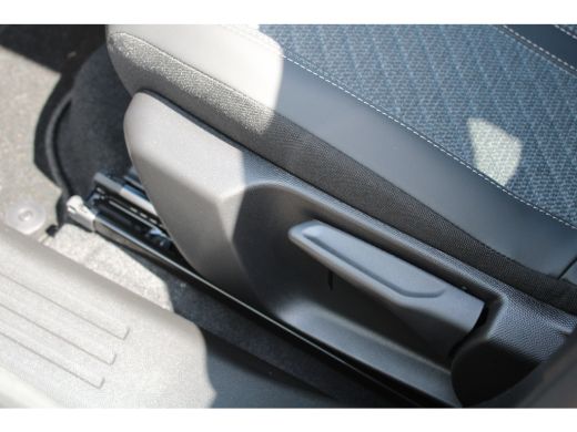 Peugeot 2008 1.2 Hybrid 145 Allure | Automaat | Navigatie | Camera voor + achter | Keyless | Mild Hybrid | ActivLease financial lease