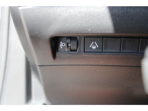 Peugeot 2008 1.2 Hybrid 145 Allure | Automaat | Navigatie | Camera voor + achter | Keyless | Mild Hybrid | ActivLease financial lease