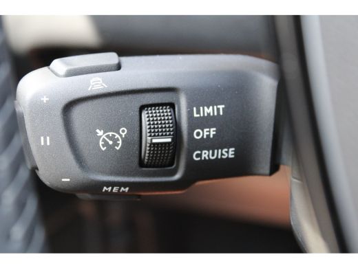 Peugeot 2008 1.2 Hybrid 145 Allure | Automaat | Navigatie | Camera voor + achter | Keyless | Mild Hybrid | ActivLease financial lease