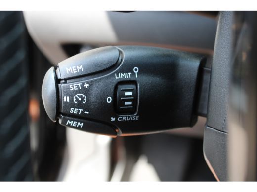 Peugeot 208 1.2 Hybrid 110 e-DCS6 Allure | Automaat | Navigatie | Camera voor + achter | Mild Hybrid | Nieuw ... ActivLease financial lease