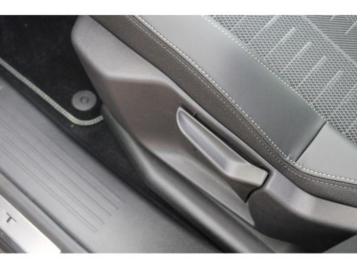 Peugeot 5008 1.2 Hybrid 136 GT | Automaat | Navigatie | Camera | Apple carplay | Mild Hybrid | Nieuw model | B... ActivLease financial lease