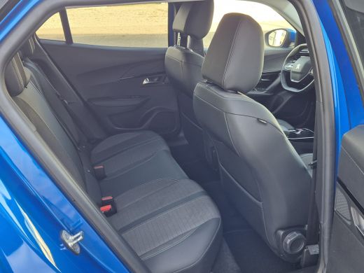 Peugeot e-2008 EV Blue Lease Allure 50 kWh | Camera | Cruise Control | Navigatie | Apple Carplay / Android Auto ... ActivLease financial lease