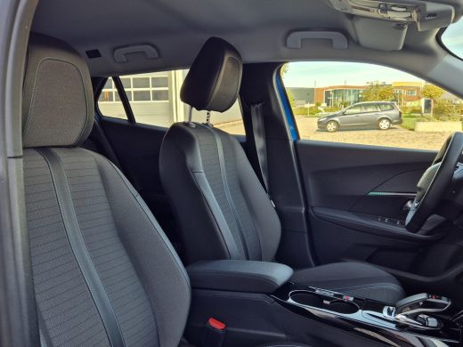 Peugeot e-2008 EV Blue Lease Allure 50 kWh | Camera | Cruise Control | Navigatie | Apple Carplay / Android Auto ... ActivLease financial lease