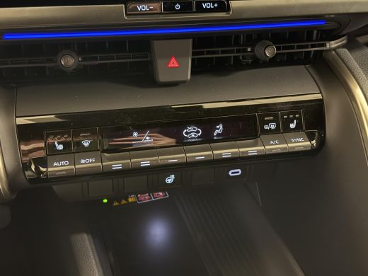 Toyota C-HR 2.0 Plug-in Hybrid 220 Executive **NIEUWE AUTO/ DIRECT LEVERBAAR** ActivLease financial lease