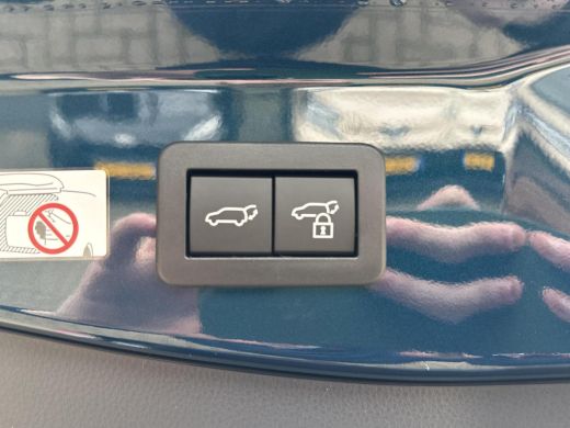 Toyota C-HR 2.0 Plug-in Hybrid 220 Executive **NIEUWE AUTO/ DIRECT LEVERBAAR** ActivLease financial lease