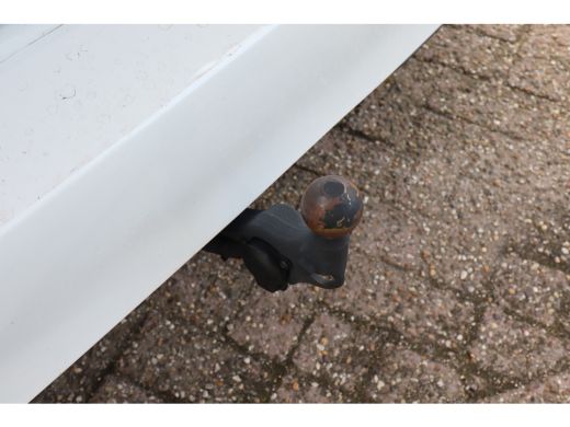 Volkswagen ID. Buzz Cargo Cargo | 'App-Connect' draadloze smartphone integratie | Stoelverwarming voor | Trekhaak neerklapb... ActivLease financial lease