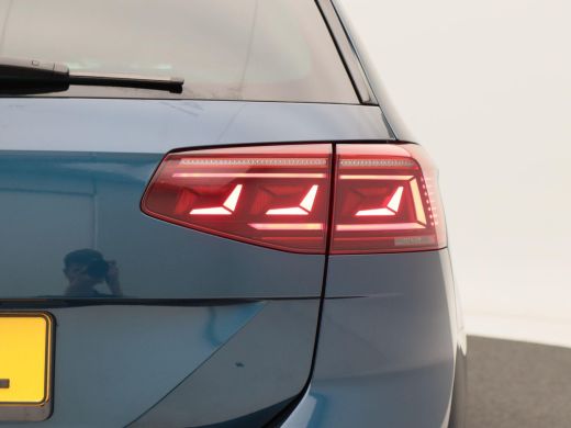 Volkswagen Passat Variant 1.4 TSi 218 Pk Automaat PHEV GTE Business | Full LED | Trekhaak | Camera | Navi | Dodehoe... ActivLease financial lease