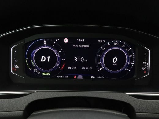 Volkswagen Passat Variant 1.4 TSi 218 Pk Automaat PHEV GTE Business | Full LED | Trekhaak | Camera | Navi | Dodehoe... ActivLease financial lease