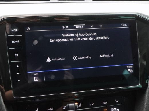 Volkswagen Passat Variant 1.4 TSi 218 Pk Automaat PHEV GTE Business | Full LED | Trekhaak | Camera | Navi | Dodehoe... ActivLease financial lease