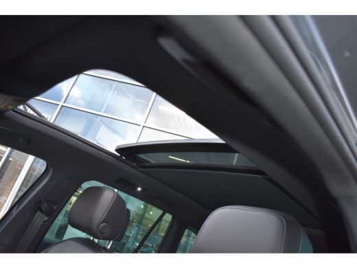 Volkswagen Tiguan R-LINE BUSINESS 1.5 TSI TREKHAAK | PANORAMA. DAK | IQ. LIGHT | APP. CONNECT | NAVIGATIE | STOEL. ... ActivLease financial lease