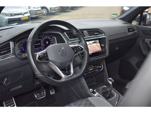 Volkswagen Tiguan R-LINE BUSINESS 1.5 TSI TREKHAAK | PANORAMA. DAK | IQ. LIGHT | APP. CONNECT | NAVIGATIE | STOEL. ... ActivLease financial lease
