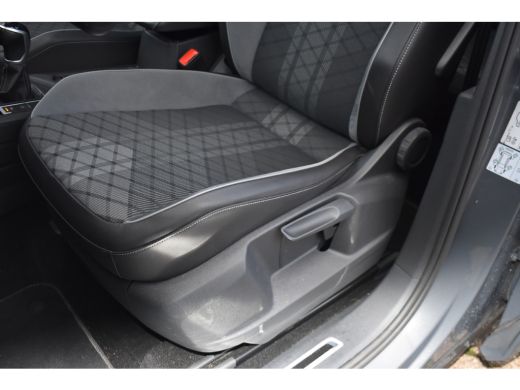 Volkswagen Tiguan R-LINE BUSINESS 1.5 TSI TREKHAAK | PANORAMA. DAK | IQ. LIGHT | APP. CONNECT | NAVIGATIE | STOEL. ... ActivLease financial lease