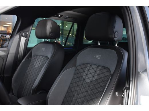 Volkswagen Tiguan R-LINE BUSINESS 1.5 TSI TREKHAAK | PANORAMA. DAK | IQ. LIGHT | APP. CONNECT | NAVIGATIE | STOEL. ... ActivLease financial lease