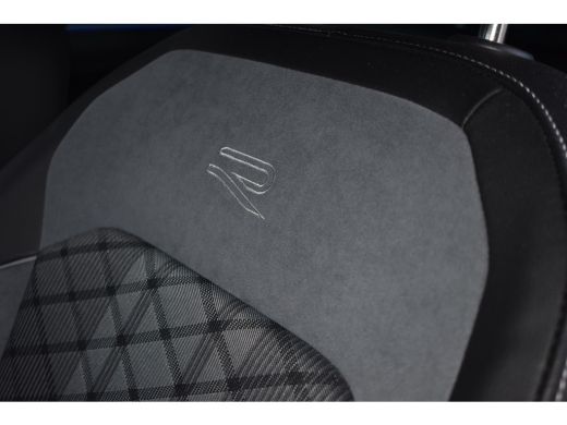 Volkswagen Tiguan R-LINE BUSINESS 1.5 TSI TREKHAAK | PANORAMA. DAK | IQ. LIGHT | APP. CONNECT | NAVIGATIE | STOEL. ... ActivLease financial lease