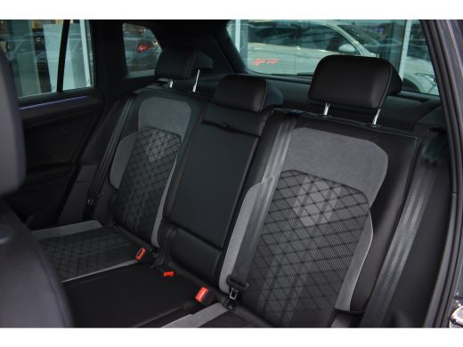 Volkswagen Tiguan R-LINE BUSINESS 1.5 TSI TREKHAAK | PANORAMA. DAK | IQ. LIGHT | APP. CONNECT | NAVIGATIE | STOEL. ... ActivLease financial lease