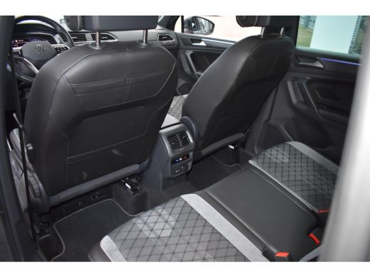 Volkswagen Tiguan R-LINE BUSINESS 1.5 TSI TREKHAAK | PANORAMA. DAK | IQ. LIGHT | APP. CONNECT | NAVIGATIE | STOEL. ... ActivLease financial lease