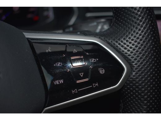 Volkswagen Tiguan R-LINE BUSINESS 1.5 TSI TREKHAAK | PANORAMA. DAK | IQ. LIGHT | APP. CONNECT | NAVIGATIE | STOEL. ... ActivLease financial lease