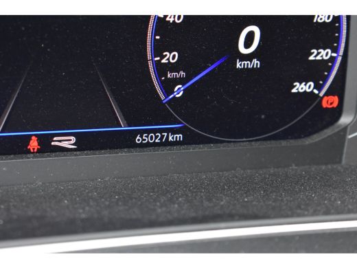 Volkswagen Tiguan R-LINE BUSINESS 1.5 TSI TREKHAAK | PANORAMA. DAK | IQ. LIGHT | APP. CONNECT | NAVIGATIE | STOEL. ... ActivLease financial lease