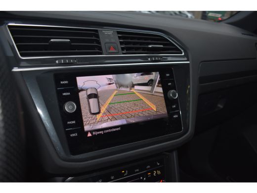 Volkswagen Tiguan R-LINE BUSINESS 1.5 TSI TREKHAAK | PANORAMA. DAK | IQ. LIGHT | APP. CONNECT | NAVIGATIE | STOEL. ... ActivLease financial lease
