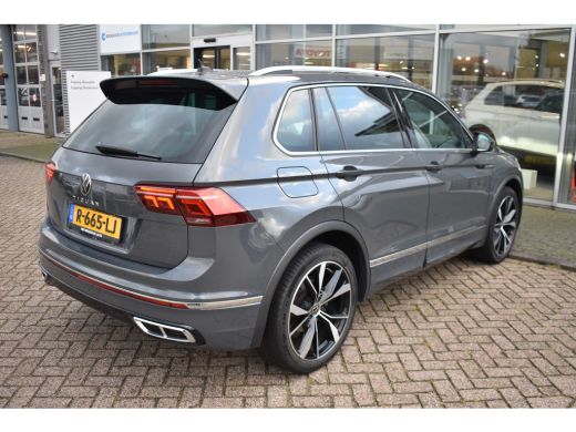 Volkswagen Tiguan R-LINE BUSINESS 1.5 TSI TREKHAAK | PANORAMA. DAK | IQ. LIGHT | APP. CONNECT | NAVIGATIE | STOEL. ... ActivLease financial lease