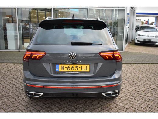Volkswagen Tiguan R-LINE BUSINESS 1.5 TSI TREKHAAK | PANORAMA. DAK | IQ. LIGHT | APP. CONNECT | NAVIGATIE | STOEL. ... ActivLease financial lease