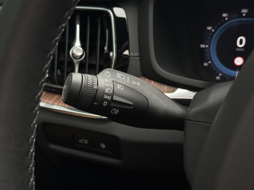 Volvo  V60 2.0 T8 Plug-in hybrid AWD Ultra Bright | Bowers&Wilkins | Massage | HUD | 360 Camera | ActivLease financial lease