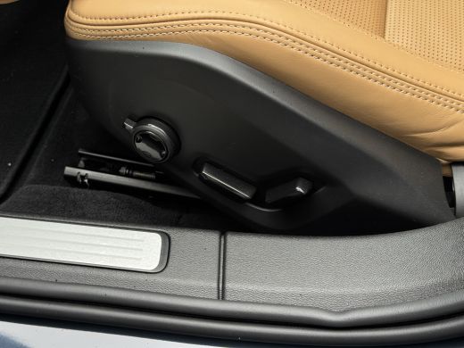 Volvo  V60 2.0 T8 Plug-in hybrid AWD Ultra Bright | Bowers&Wilkins | Massage | HUD | 360 Camera | ActivLease financial lease