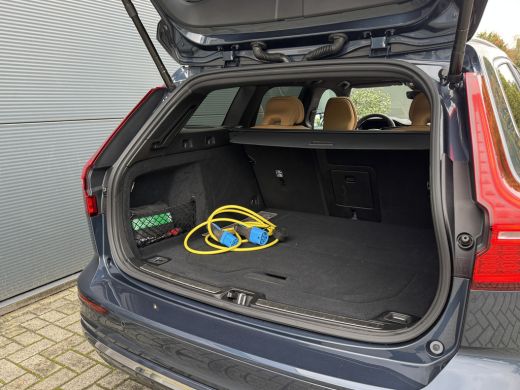 Volvo  V60 2.0 T8 Plug-in hybrid AWD Ultra Bright | Bowers&Wilkins | Massage | HUD | 360 Camera | ActivLease financial lease